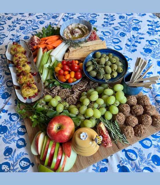 No Bake Apples and Honey Date Treats – Meet My Kneads